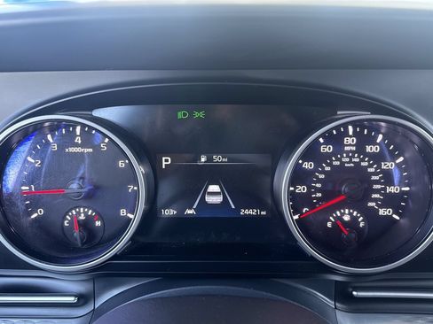 Used 2022 Kia Carnival LX FWD image 10