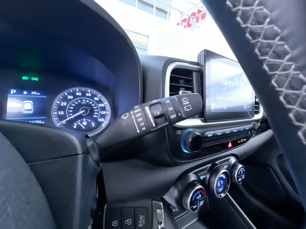 Used 2022 Hyundai Venue SEL FWD image 19