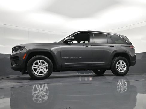 Used 2023 Jeep Grand Cherokee Laredo RWD image 33