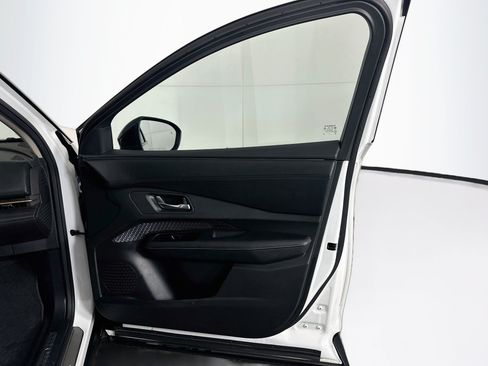 Used 2024 Nissan Ariya AWD image 32