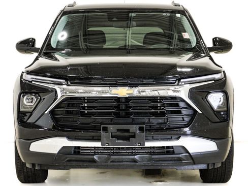 Used 2025 Chevrolet TrailBlazer LT FWD image 2