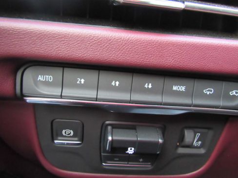 Used 2025 Cadillac Escalade ESV Sport w/ Touring Package AWD/4WD image 16