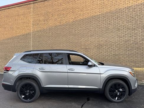 New 2026 Volkswagen Atlas SE image 3