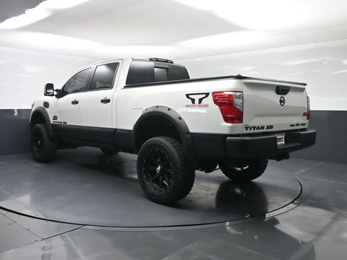 Used 2019 Nissan Titan SV w/ SV Convenience Package image 25