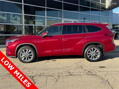 Used 2023 Toyota Highlander Limited image 8