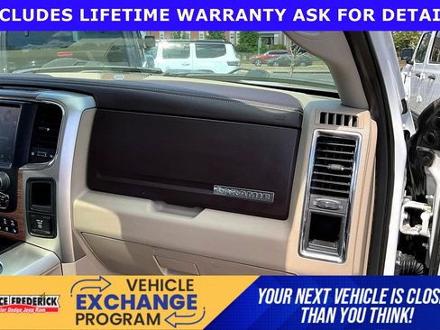 Used 2018 RAM 1500 Laramie w/ Convenience Group AWD/4WD image 13