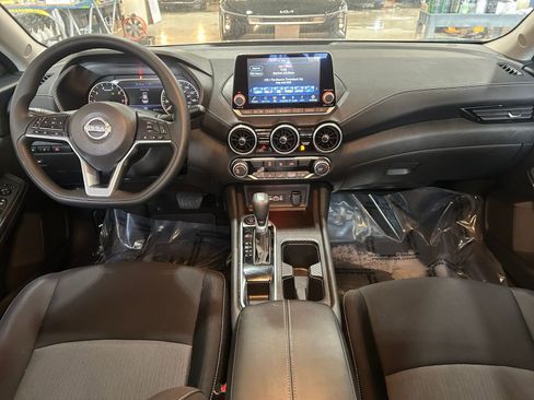 Used 2025 Nissan Sentra SV image 31