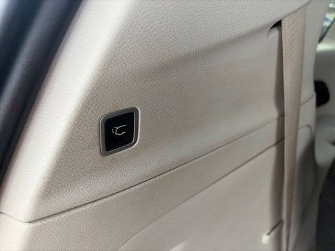 Used 2017 Chrysler Pacifica Touring-L FWD image 35