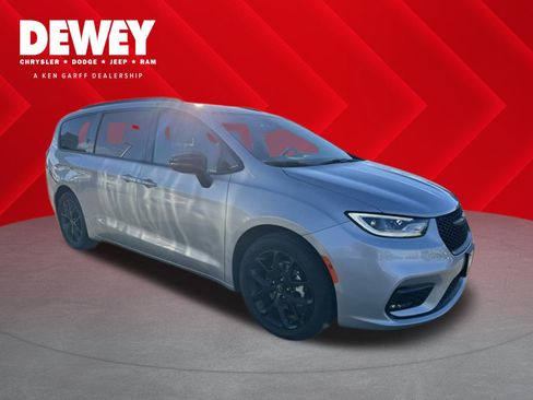 New 2026 Chrysler Pacifica Select w/ S Appearance Package image 1