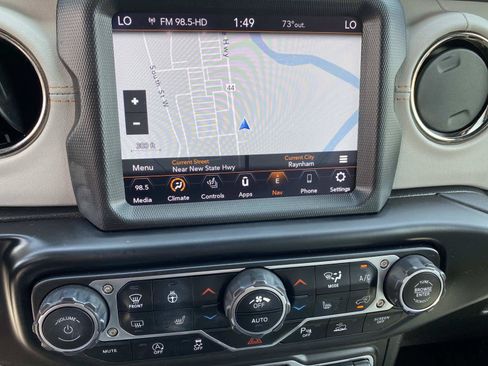Used 2023 Jeep Wrangler Unlimited Sahara AWD/4WD image 13