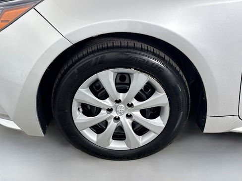 Used 2021 Toyota Corolla LE FWD image 37