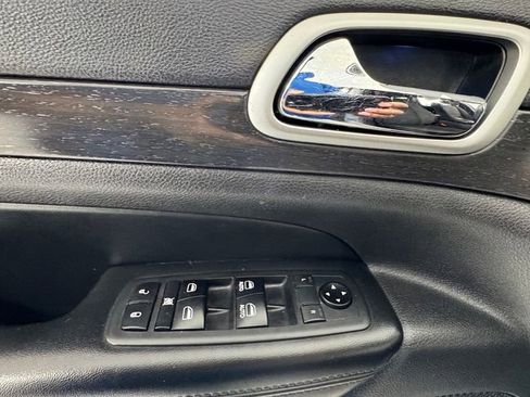 Used 2018 Jeep Grand Cherokee Laredo AWD/4WD image 19
