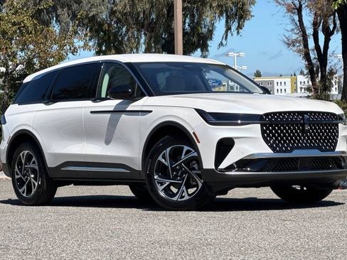 New 2026 Lincoln Nautilus Premier AWD/4WD image 2