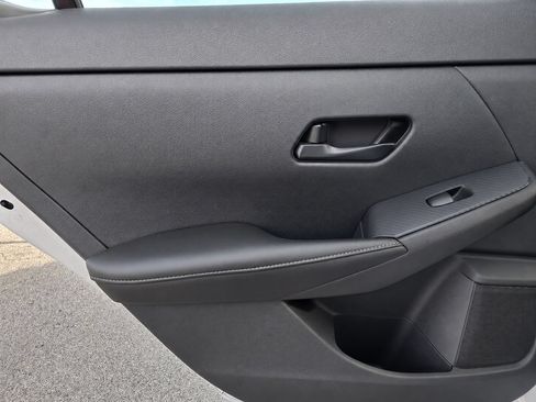 Used 2025 Nissan Sentra SV FWD image 32