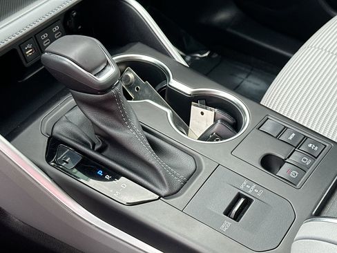 Used 2023 Toyota Highlander LE image 14