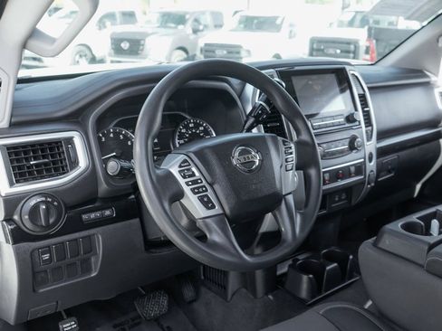Used 2021 Nissan Titan SV image 16