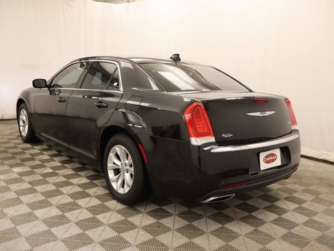 Used 2015 Chrysler 300 Limited RWD image 3