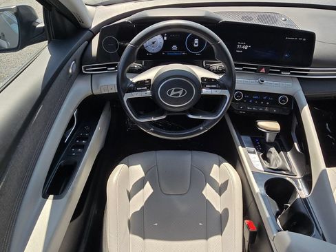 Used 2024 Hyundai Elantra Limited FWD image 17