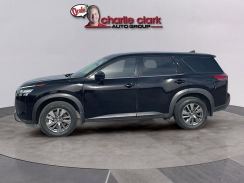 Used 2025 Nissan Pathfinder S FWD image 2