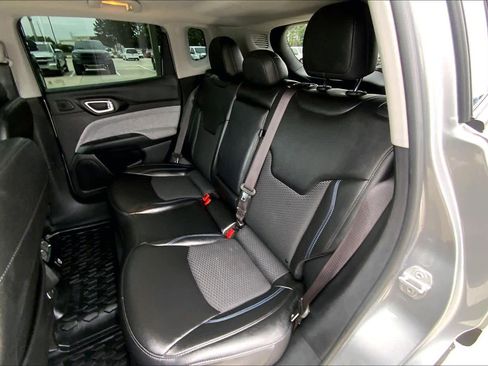 Used 2022 Jeep Compass Latitude w/ Sun and Sound Group AWD/4WD image 21