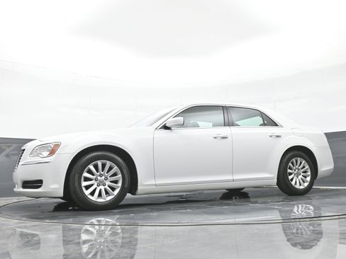 Used 2013 Chrysler 300 RWD image 36