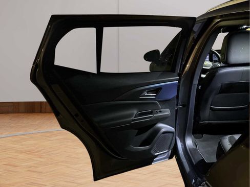 Used 2025 Chevrolet Equinox EV LT w/ Convenience Package image 27