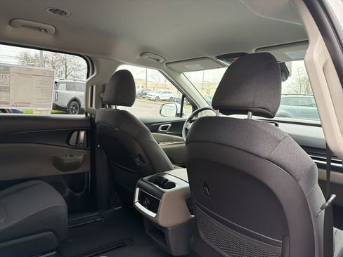 New 2026 Kia Carnival LX FWD image 15