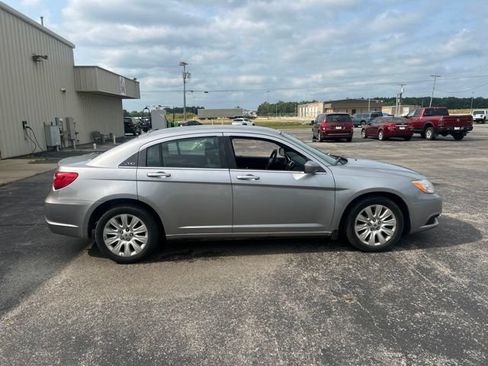 Used 2014 Chrysler 200 LX FWD image 2