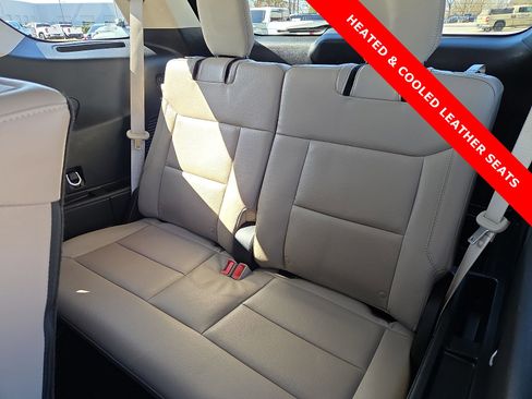 Used 2023 Ford Explorer Limited image 10