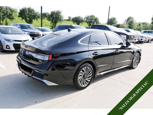 Used 2025 Hyundai Sonata Limited FWD image 8