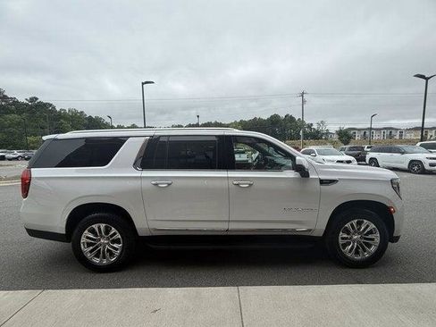 Used 2023 GMC Yukon XL SLT w/ SLT Premium Package AWD/4WD image 8