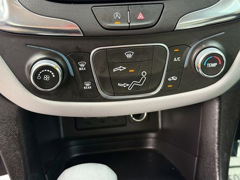 Used 2024 Chevrolet Equinox LS w/ LS Convenience Package FWD image 31