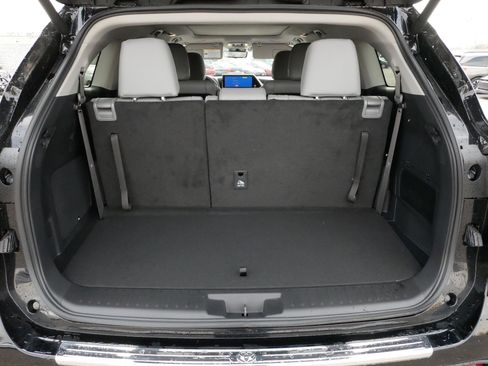 Certified 2026 Toyota Highlander Platinum AWD/4WD image 18