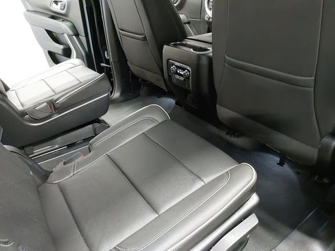 Used 2023 GMC Yukon SLT image 11