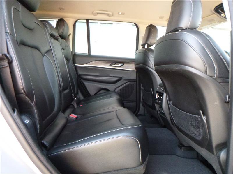 Used 2023 Jeep Grand Cherokee Limited AWD/4WD image 7