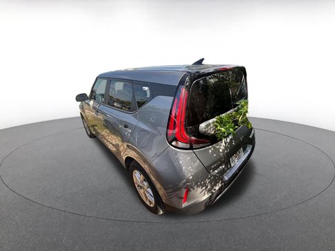 Used 2025 Kia Soul LX w/ LX Technology Package image 4