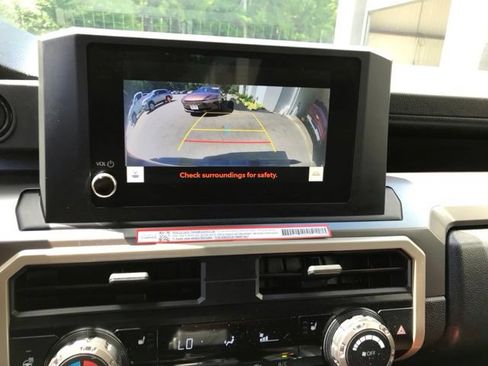 Used 2025 Toyota Tacoma SR5 AWD/4WD image 15