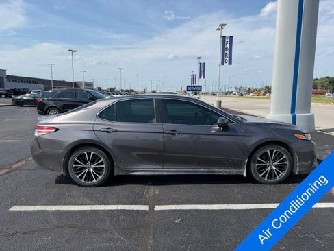 Used 2020 Toyota Camry SE FWD image 4