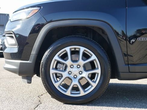 Used 2024 Jeep Compass Latitude image 10