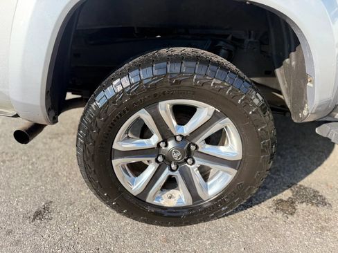 Used 2016 Toyota Tacoma Limited w/ Towing Package AWD/4WD image 8