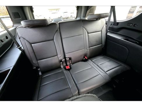 Used 2024 Chevrolet Suburban High Country AWD/4WD image 31