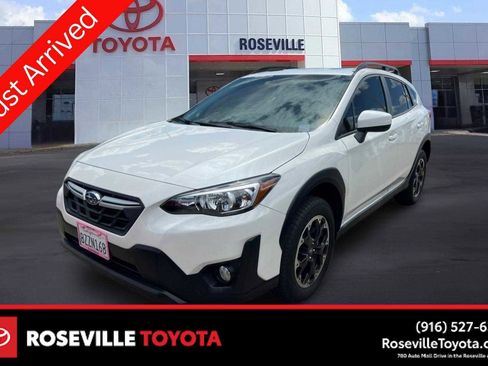 Used 2022 Subaru Crosstrek 2.0i Premium w/ Moonroof Package AWD/4WD image 1