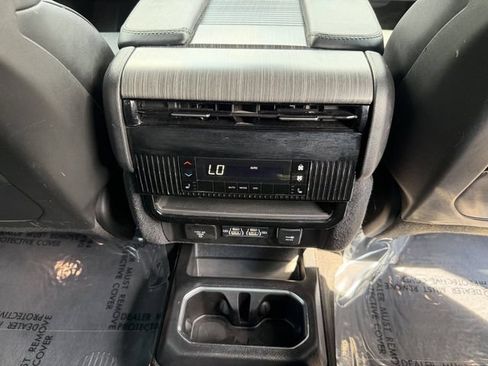 Used 2024 Jeep Wagoneer Series III AWD/4WD image 30