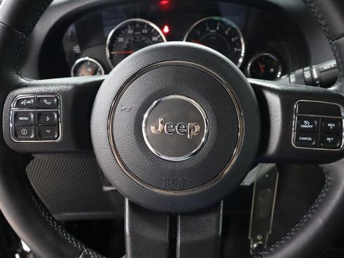 Used 2018 Jeep Wrangler Sport w/ Connectivity Group AWD/4WD image 12