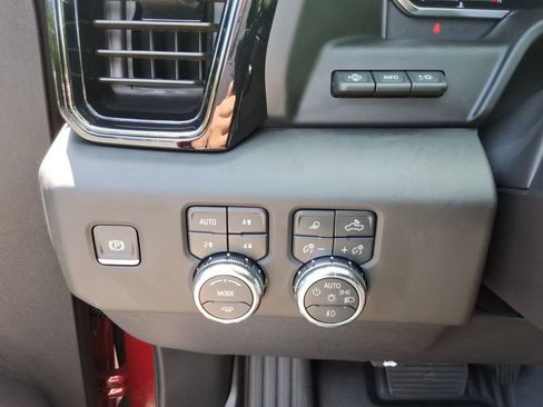 Certified 2025 GMC Sierra 1500 AT4 w/ AT4 Premium Package AWD/4WD image 39