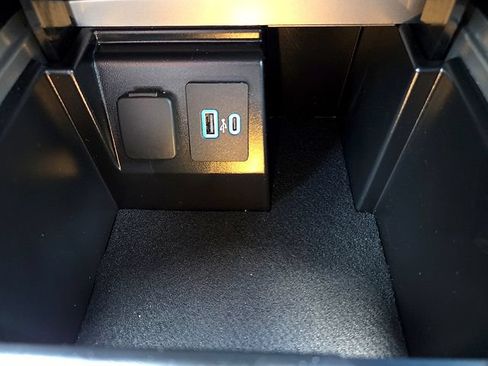 Used 2024 Ford Explorer XLT w/ Equipment Group 202A AWD/4WD image 22