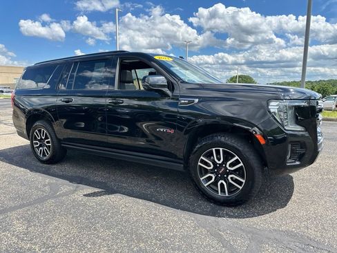 Used 2021 GMC Yukon XL AT4 w/ AT4 Premium Plus Package AWD/4WD image 19
