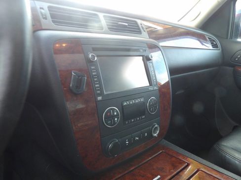 Used 2012 Chevrolet Avalanche LTZ image 7