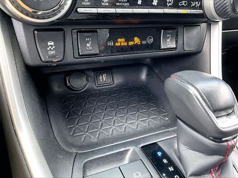 Used 2023 Toyota RAV4 SE w/ Weather & Moonroof Package AWD/4WD image 27