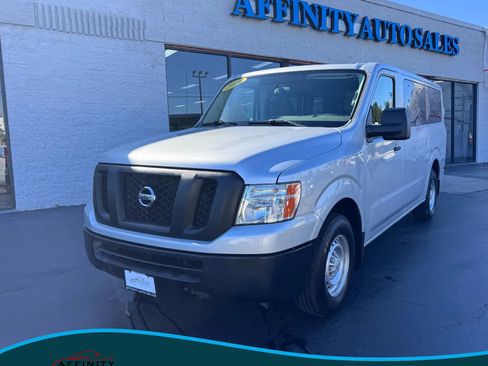 Used 2019 Nissan NV 3500 S image 1